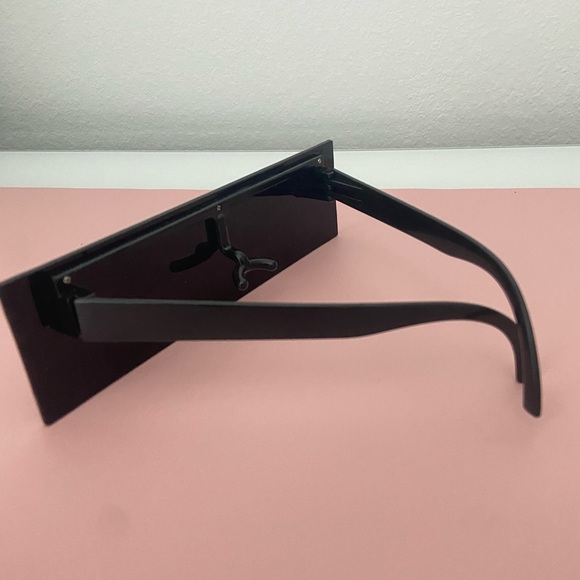 Rectangle Fashion Sunglasses - Picture 3 of 3